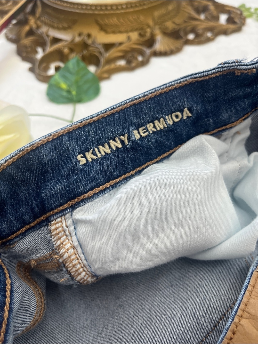 American Eagle Skinny Bermuda Jean Shorts Next Level Stretch size 12 - Picture 4 of 6